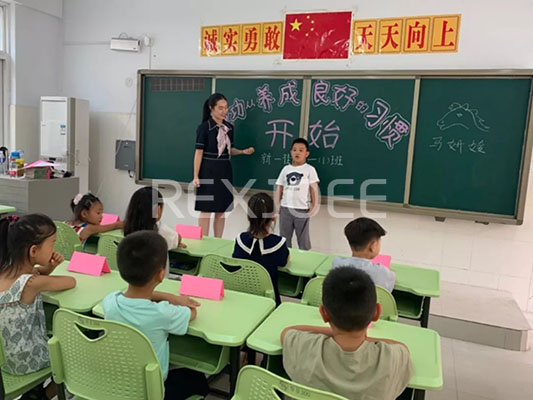  如何挑選滿意的學(xué)生課桌椅？